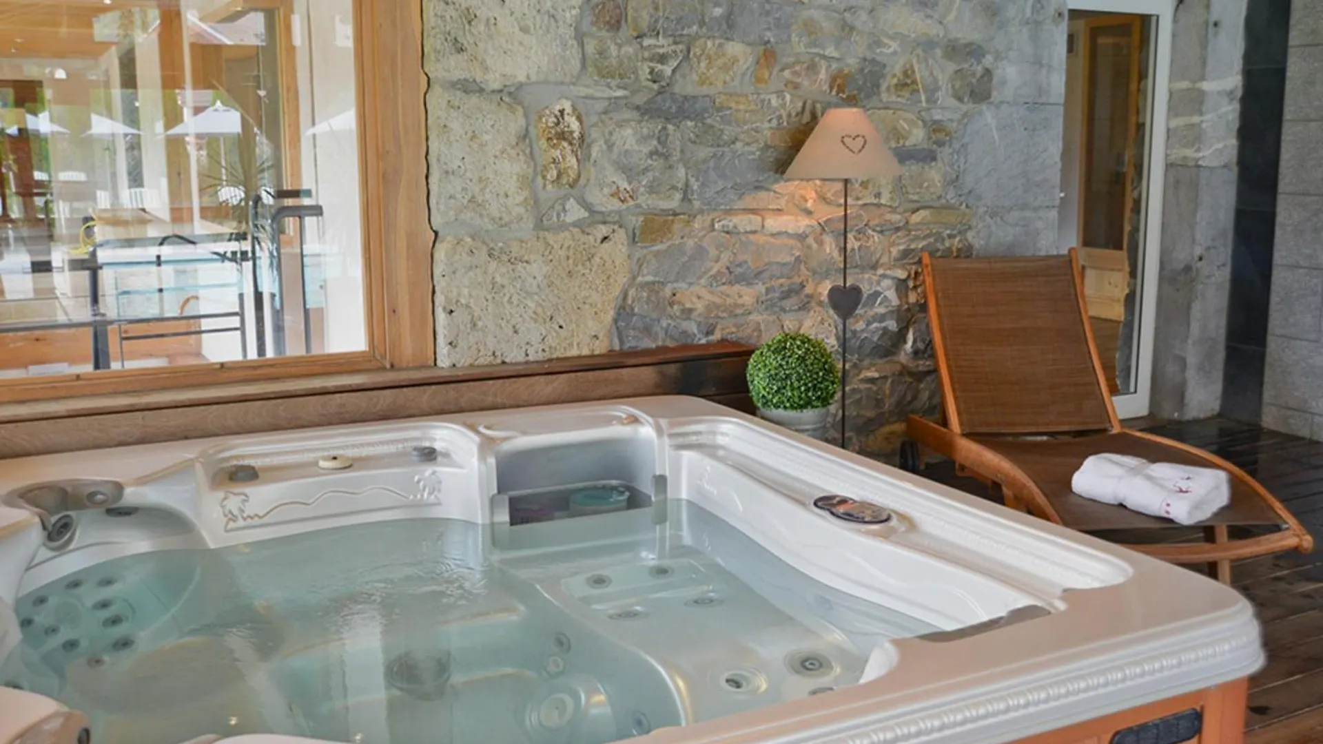 Le Morillon - Piscine Et Spa